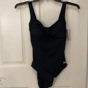 NWT TYR Women’s Twisted Bra Control Fit Swim Suit